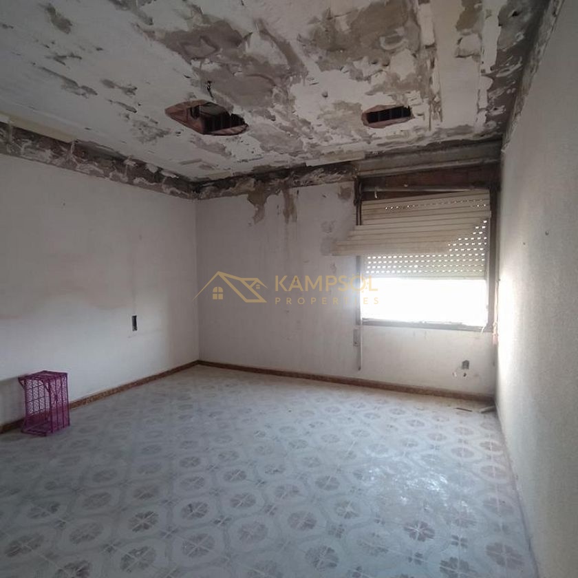 Detached House on Large Plot: Renovation Project!