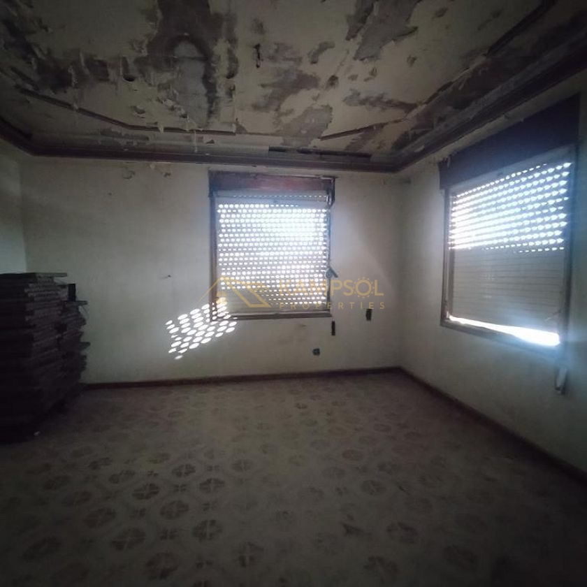 Detached House on Large Plot: Renovation Project!
