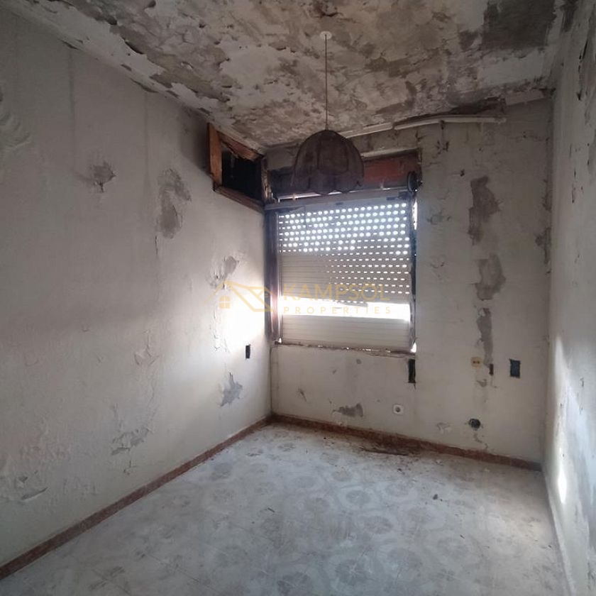 Detached House on Large Plot: Renovation Project!