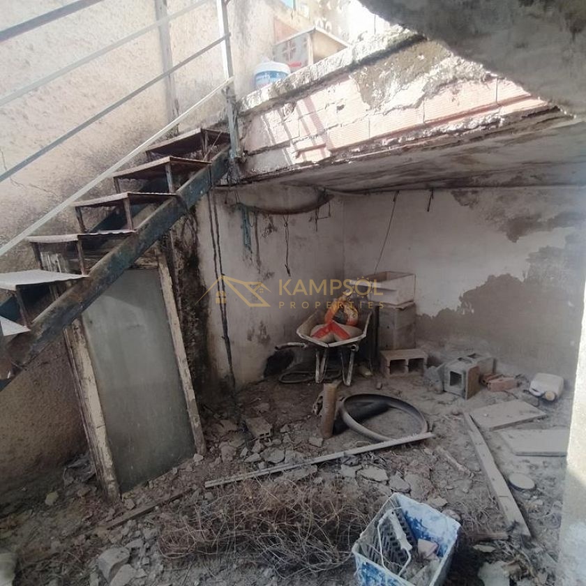 Detached House on Large Plot: Renovation Project!