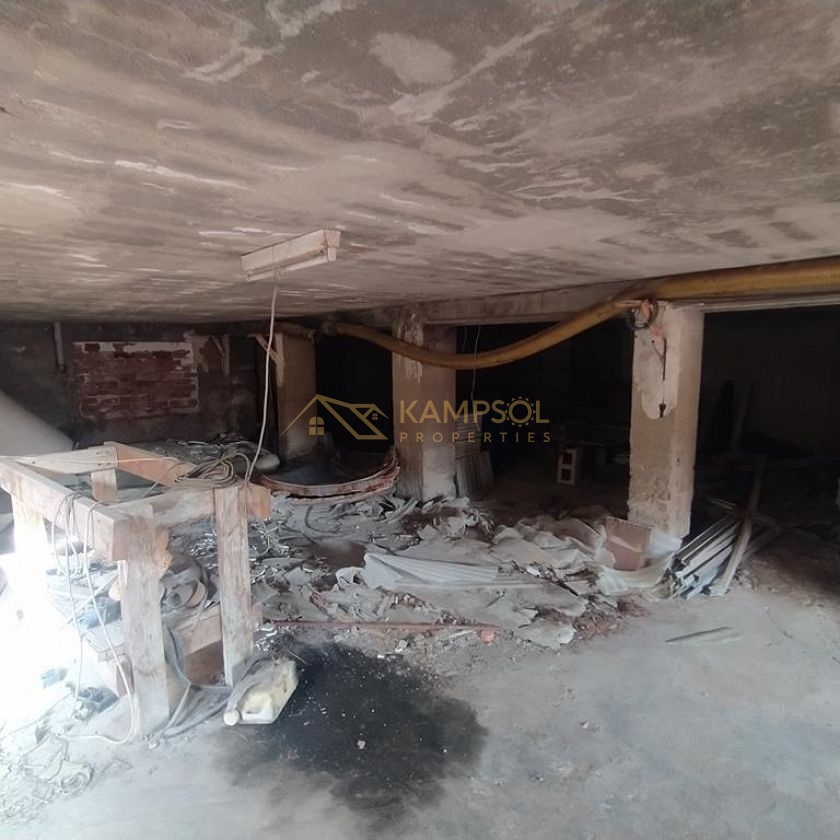 Detached House on Large Plot: Renovation Project!
