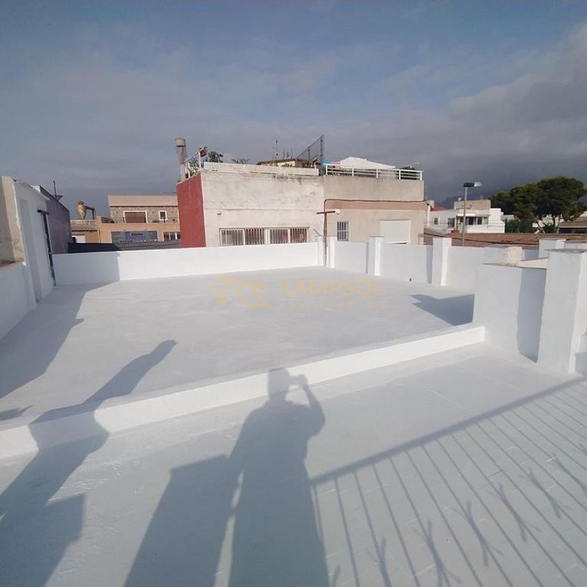 Detached House on Large Plot: Renovation Project!