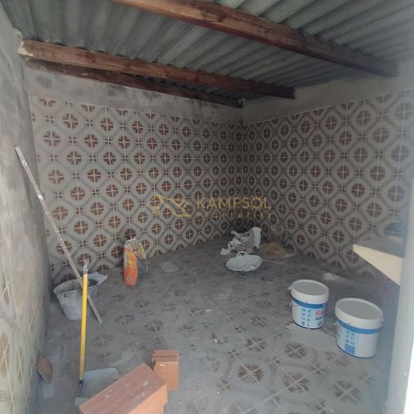 Detached House on Large Plot: Renovation Project!
